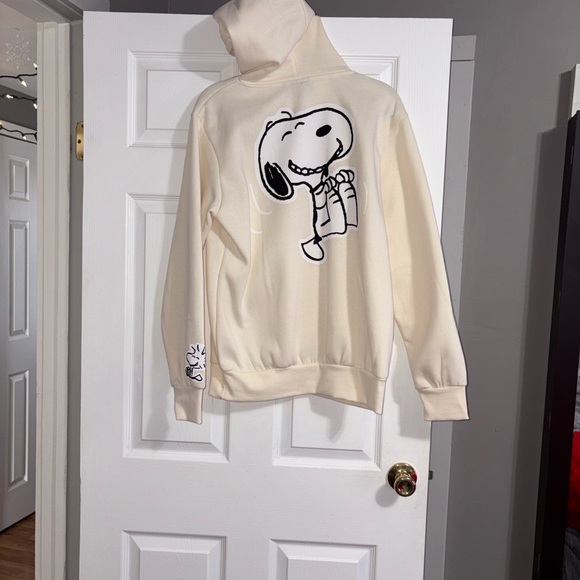 Peanuts Sweaters - Peanuts Cream Hoodie Yellow & Pink nwt size medium 10 12 snoopy Woodstock